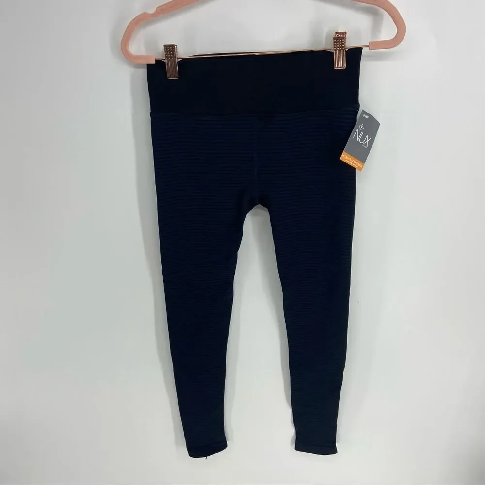 NUX Black gray striped cropped 3/4 Midrise compression legging NWT womens M